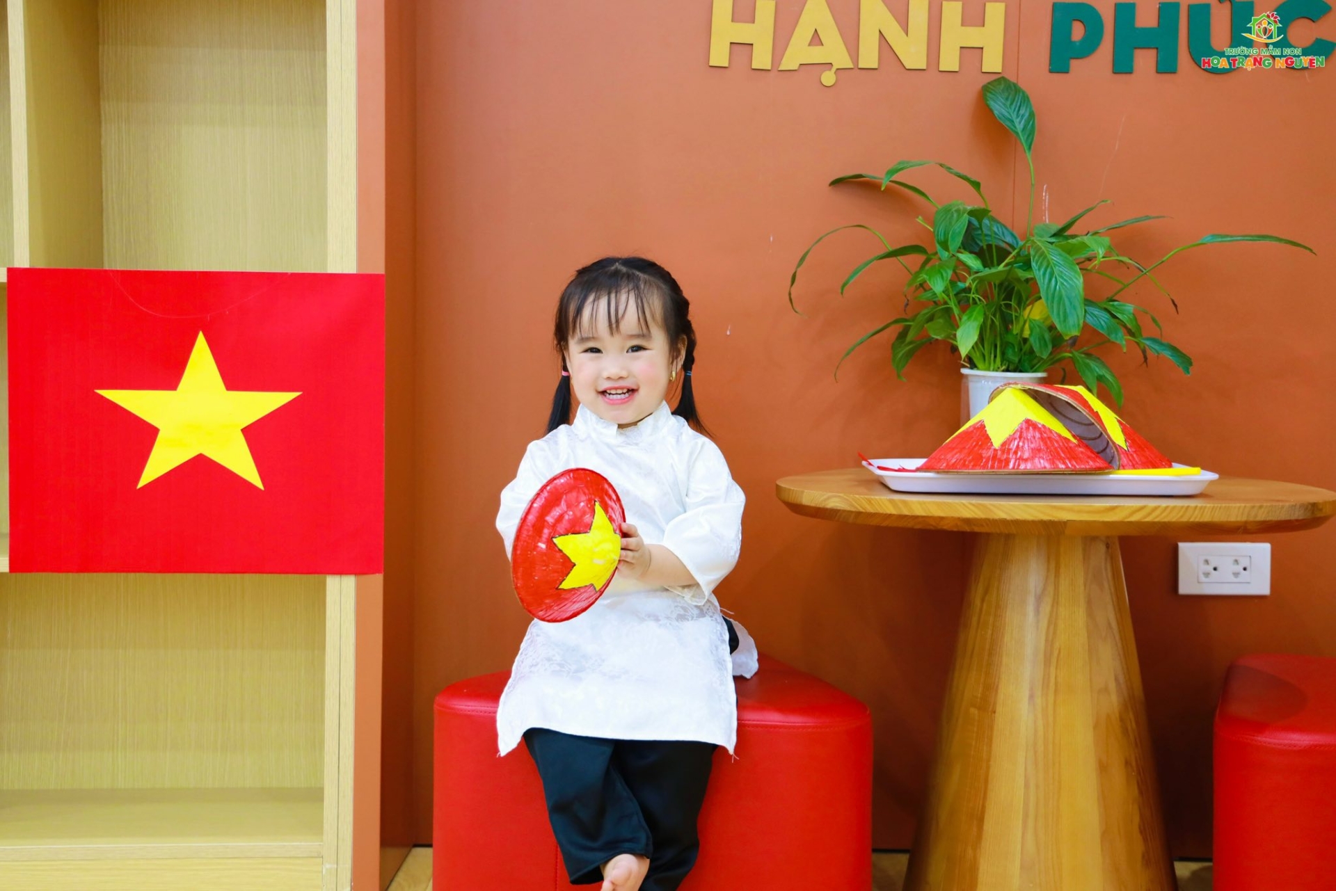 Rực rỡ sắc đỏ tự hào Việt Nam tại Hoa Trạng Nguyên